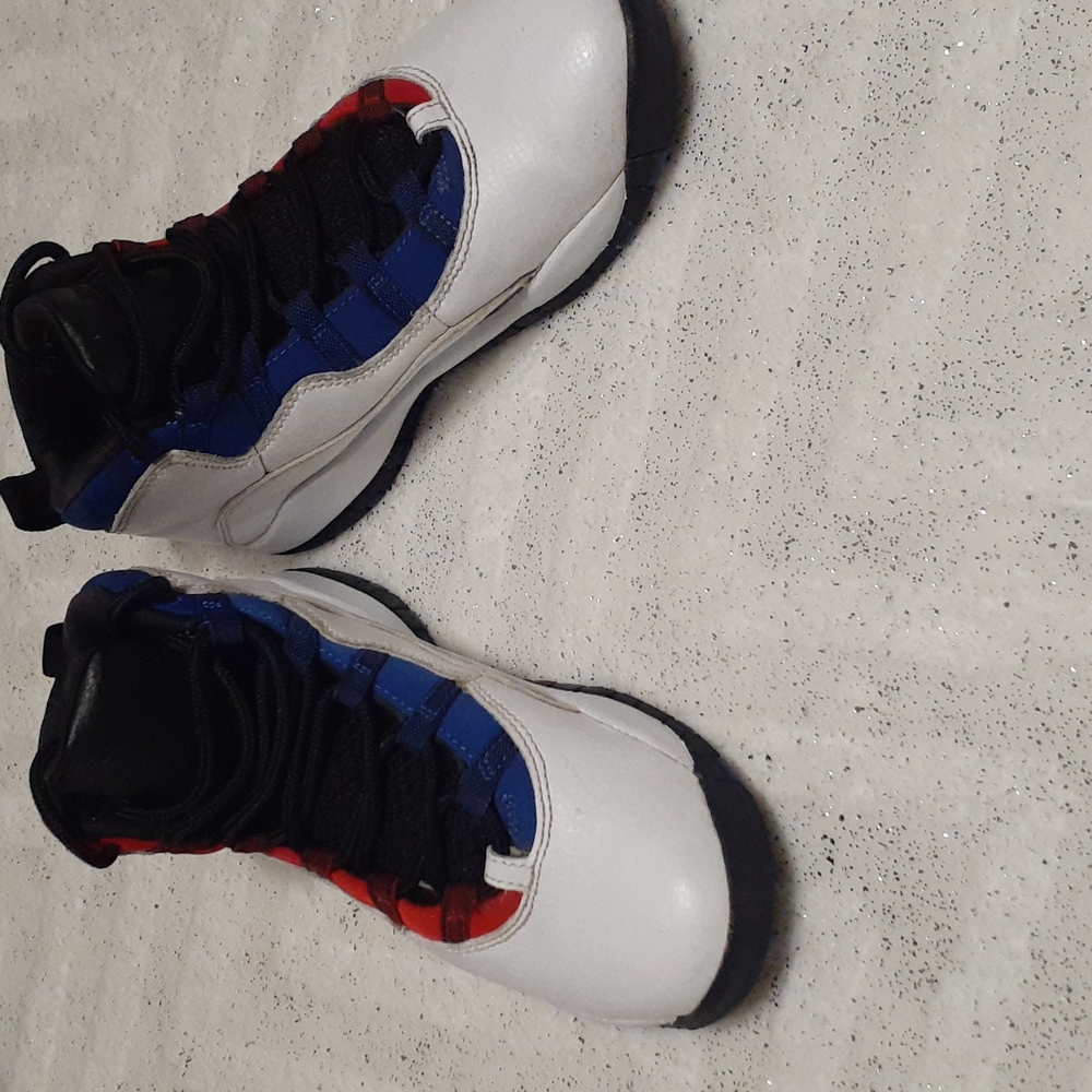 Size 1.5 Youth Jordan Shoes